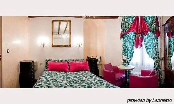 Hotel De Seze 4*